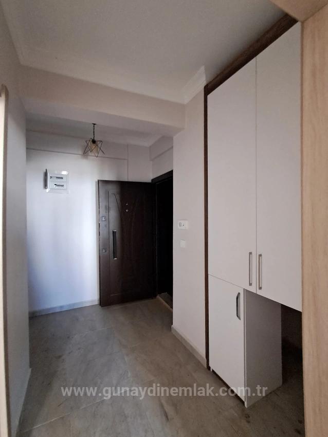 Günaydın Emlaktan Merkezde Geniş 1+1 Satılık Daire