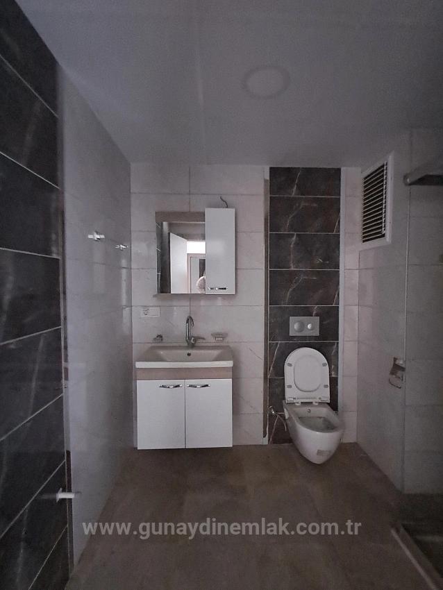 Günaydın Emlaktan Merkezde Geniş 1+1 Satılık Daire