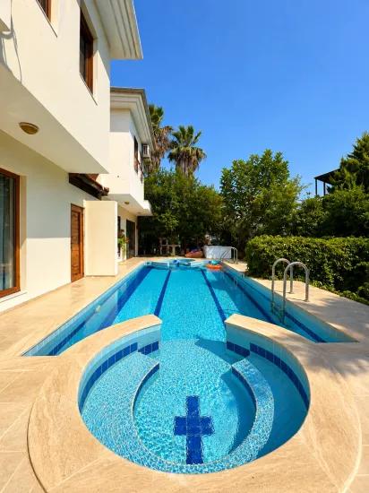 Dalyan Merkez'de Eşyalı 3+1 Kiralık Havuzlu Villa