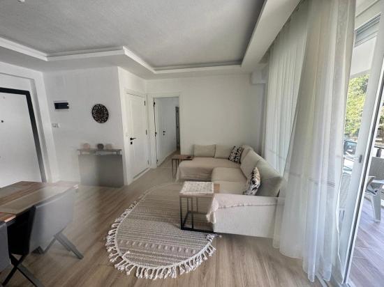 Ortaca Çaylıda Geniş 1+1 Giysi Odalı Panjurlu Eşyasız Kiralık Daire