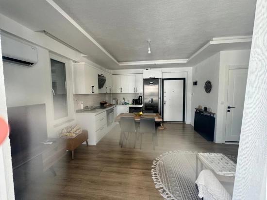 Ortaca Çaylıda Geniş 1+1 Giysi Odalı Panjurlu Eşyasız Kiralık Daire