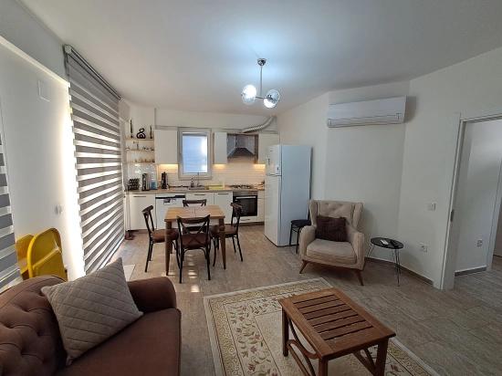 Günaydın Emlaktan Karaburunda Havuzlu Site Eşyalı 2+1 Kiralık Daire
