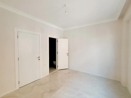 Ortaca Bahçelievlerde Ebeveyn Banyolu Havuzlu 2+1 Lüks Satılık Daire