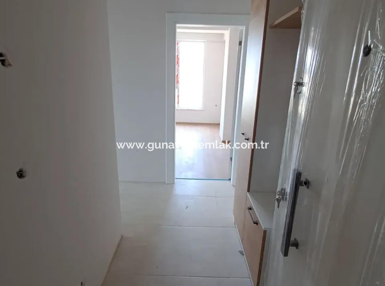 Dalamanda Yüzme Havuzlu Giyinme Odalı 2+1 Sıfır Satılık Daire