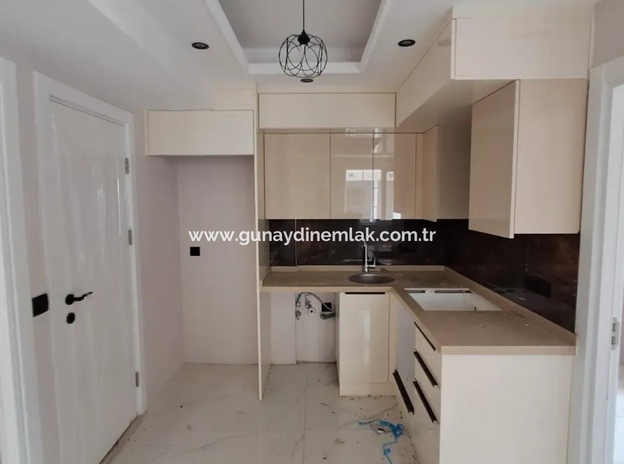 Ortaca Cumhuriyetde Yüzme Havuzlu Müstakil 2+1 Satılık Daire