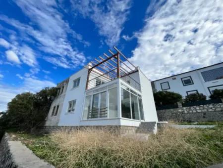 Günaydın Emlak'tan Deniz Manzaralı Süper Konumda Satılık Villa