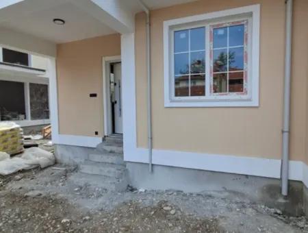 Ortaca Cumhuriyetde Yüzme Havuzlu Müstakil 2+1 Satılık Daire