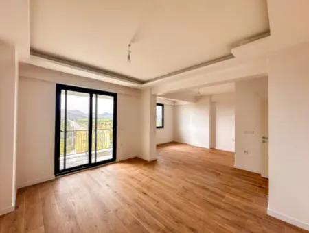 Dalaman Cadde Üzerinde 220 M2 Satılık Dubleks 4+1 Daire
