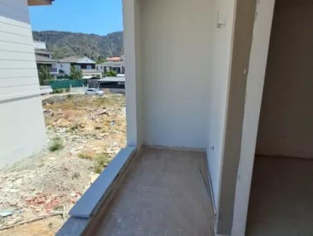 Ortaca Çaylı Sitesinde Havuzlu 2+1 Daire