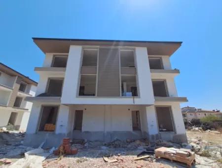 Ortaca Çaylı Sitesinde Havuzlu 2+1 Daire
