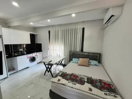 Günaydın Emlak'tan Antalya Sidede Satılık 1+0 Eşyalı Havuzlu Sitede Stüdyo Daire